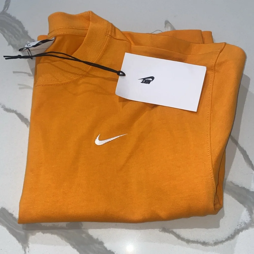 NEW Nike Women’s Bright‎ Orange Cropped Tee - Size XS